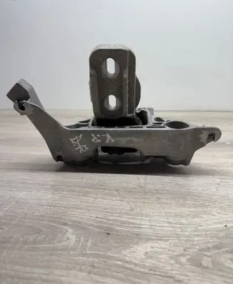 Peugeot 2008 II Engine mount bracket 9824312980