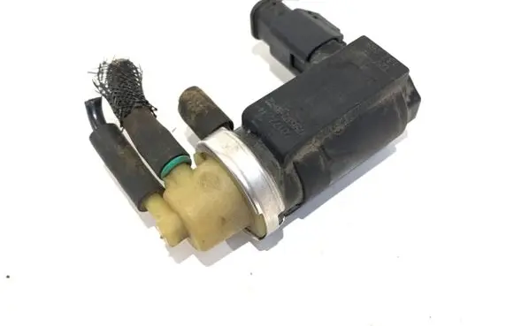 Peugeot 308 Fuel pressure regulator 70177711