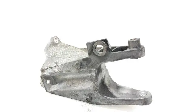 Volkswagen Transporter - Caravelle T5 Engine mounting bracket 7E0199343