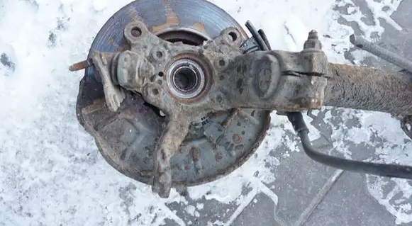 Front wheel hub