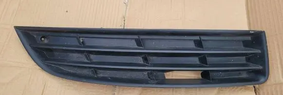 Volkswagen PASSAT B6 Front bumper lower grill 3C0853666