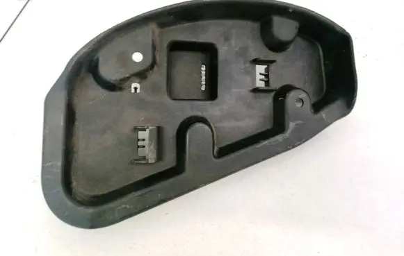 Citroen C5 Tail light bulb cover holder