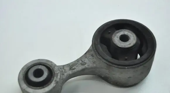 Honda Civic Engine mount bracket