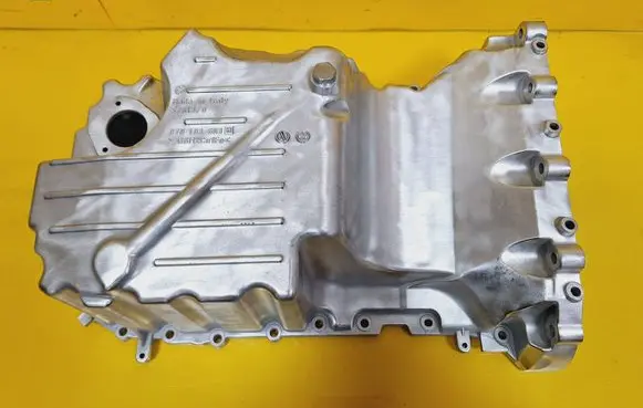 Volkswagen Touareg I Oil sump 070103603H