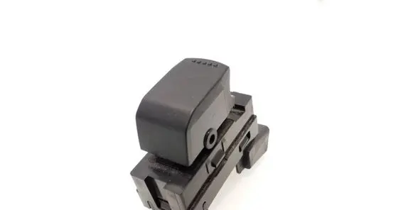 Suzuki Grand Vitara II Electric window control switch