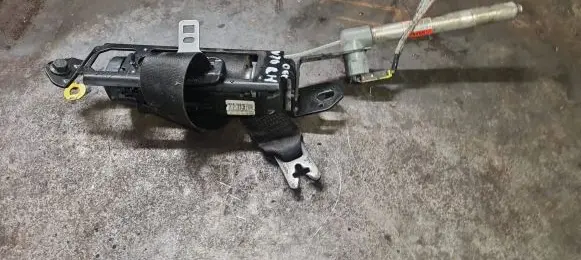 Volvo V70 Front seatbelt 6075637L0A