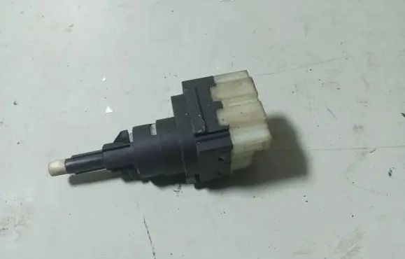 Audi A4 S4 B7 8E 8H Brake pedal sensor switch 8E0927189B