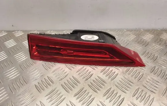 Tailgate rear/tail lights