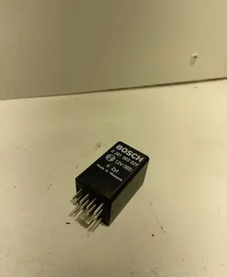 Audi A6 S6 C6 4F Glow plug pre-heat relay 4E0907282A