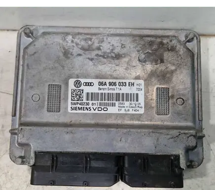 Audi A3 S3 8P Engine control unit/module 06A906033EH 5WP40230