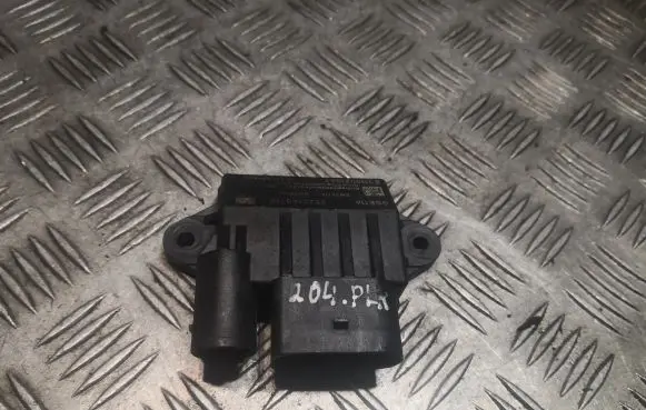 Mercedes-Benz C W204 Glow plug pre-heat relay 0522140710 A0522140710