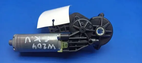 Mercedes-Benz C W204 Seat adjustment motor 0390203207 820648024