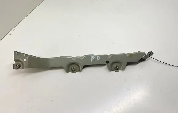 Fender mounting bracket