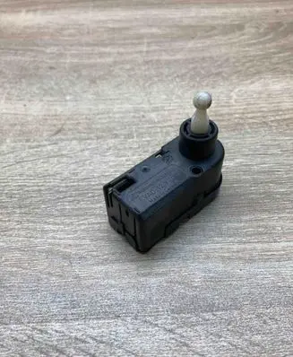 Volkswagen Transporter - Caravelle T5 Headlight level adjustment motor 1J0941295A 0307853304