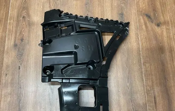 BMW X3 G01 Bumper support mounting bracket corner 7400668