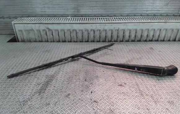 Nissan Patrol Y61 Windshield/front glass wiper blade 