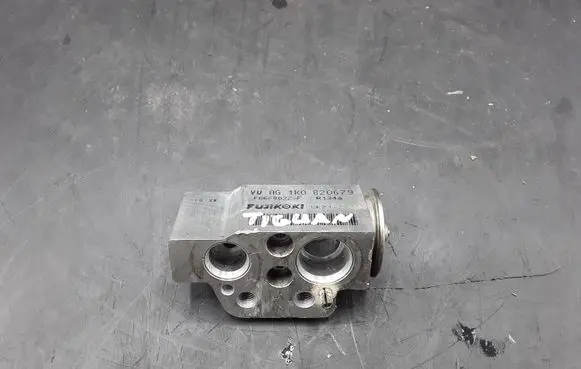 Volkswagen Tiguan Air conditioning (A/C) expansion valve 1K0820679 F666902ZF