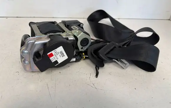 Volkswagen Tiguan Front seatbelt 5NC857705C 631627100D