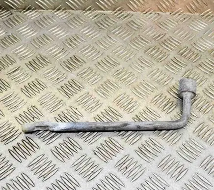 Nissan Murano Z50 Wheel nut wrench 