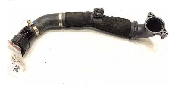 Volkswagen PASSAT B8 Intercooler hose/pipe 04L131111M