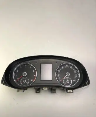 Volkswagen PASSAT B7 Speedometer (instrument cluster) 561920960B A2C53403351