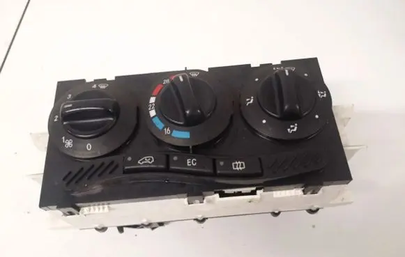 Mercedes-Benz A W168 Climate control unit 1688300485 q154400