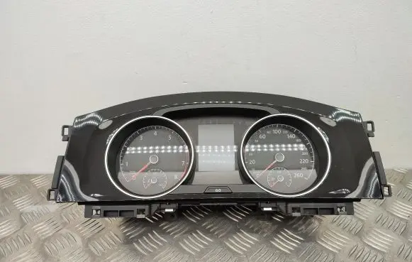 Volkswagen Golf VII Speedometer (instrument cluster) 5G1920740C