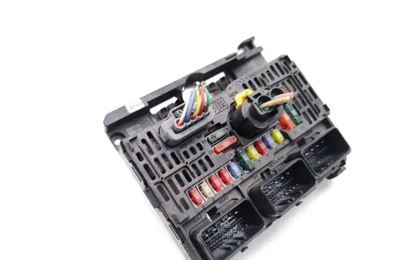 Peugeot 207 Fuse module 9661682580