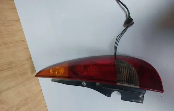 Nissan Almera Tino Rear/tail lights