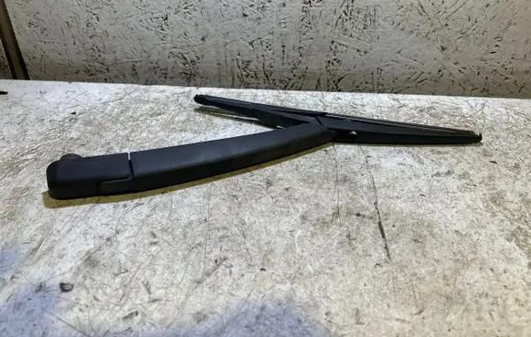 Nissan Qashqai Rear wiper blade arm