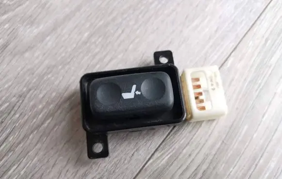 Toyota Prius+ (ZVW40) Seat control switch 182850