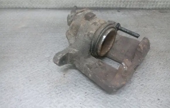 Volkswagen PASSAT B3 Front brake caliper