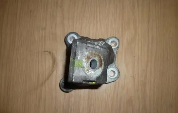 Audi A6 S6 C6 4F Engine mounting bracket 4F0199307AA VD977