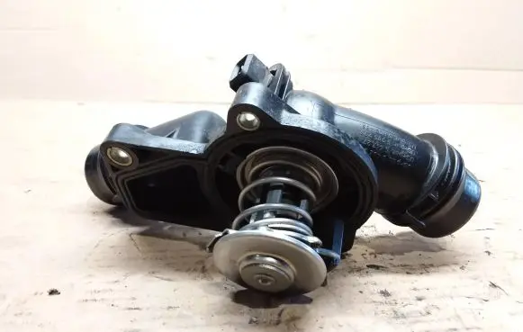 Thermostat/thermostat housing