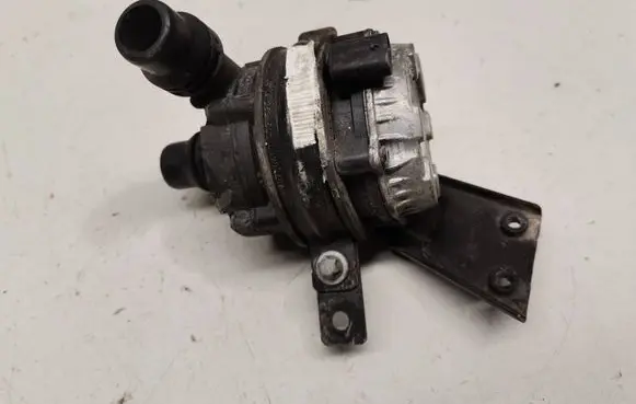 Mercedes-Benz C W205 Electric auxiliary coolant/water pump A0005002686