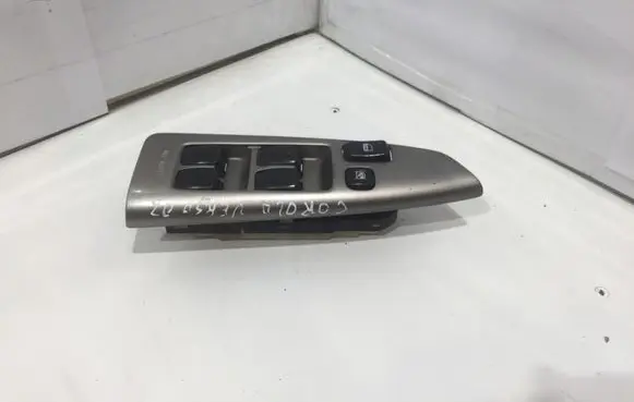 Toyota Corolla Verso E121 Electric window control switch 8404013081