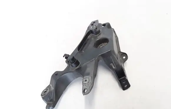 Volvo S90, V90 Fender mounting bracket 31447897