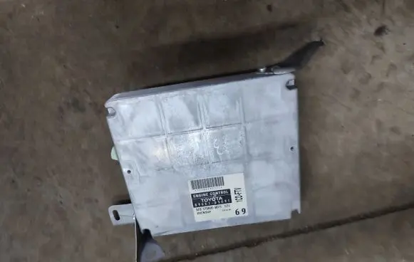 Toyota Avensis T250 Engine control unit/module 8966105691