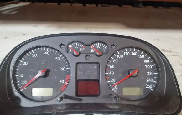 Volkswagen Golf IV Speedometer (instrument cluster) 1J0920822A