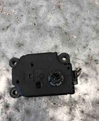 Citroen C2 Air flap motor/actuator F663746XB