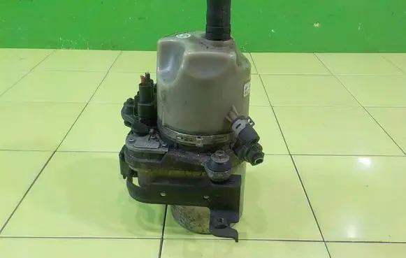 Volvo V50 Power steering pump 4N513K514DL