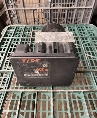 BMW 5 E60 E61 ABS Pump 6787837 10096008413