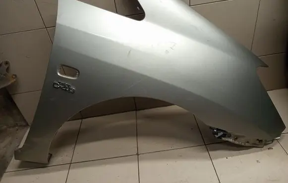 Toyota Corolla Verso E121 Fender 