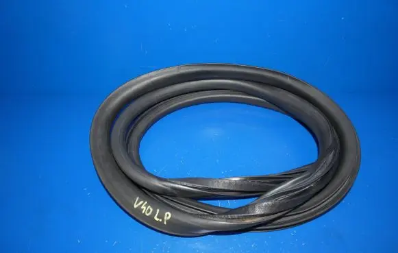 Volvo V40 Front door rubber seal 