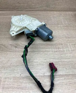 Mercedes-Benz C W204 Rear door window regulator motor A2048200642 0130822504 WithPlug