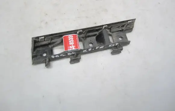 Volkswagen PASSAT B6 Front bumper mounting bracket 3C0807183