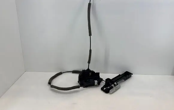 Renault Koleos II Front door lock