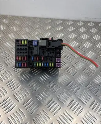 Opel Corsa E Fuse module 13422668