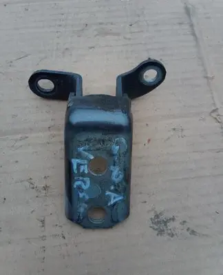 Toyota Verso Front door lower hinge 