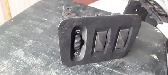 Opel Movano B Headlight level height control switch 8200379685